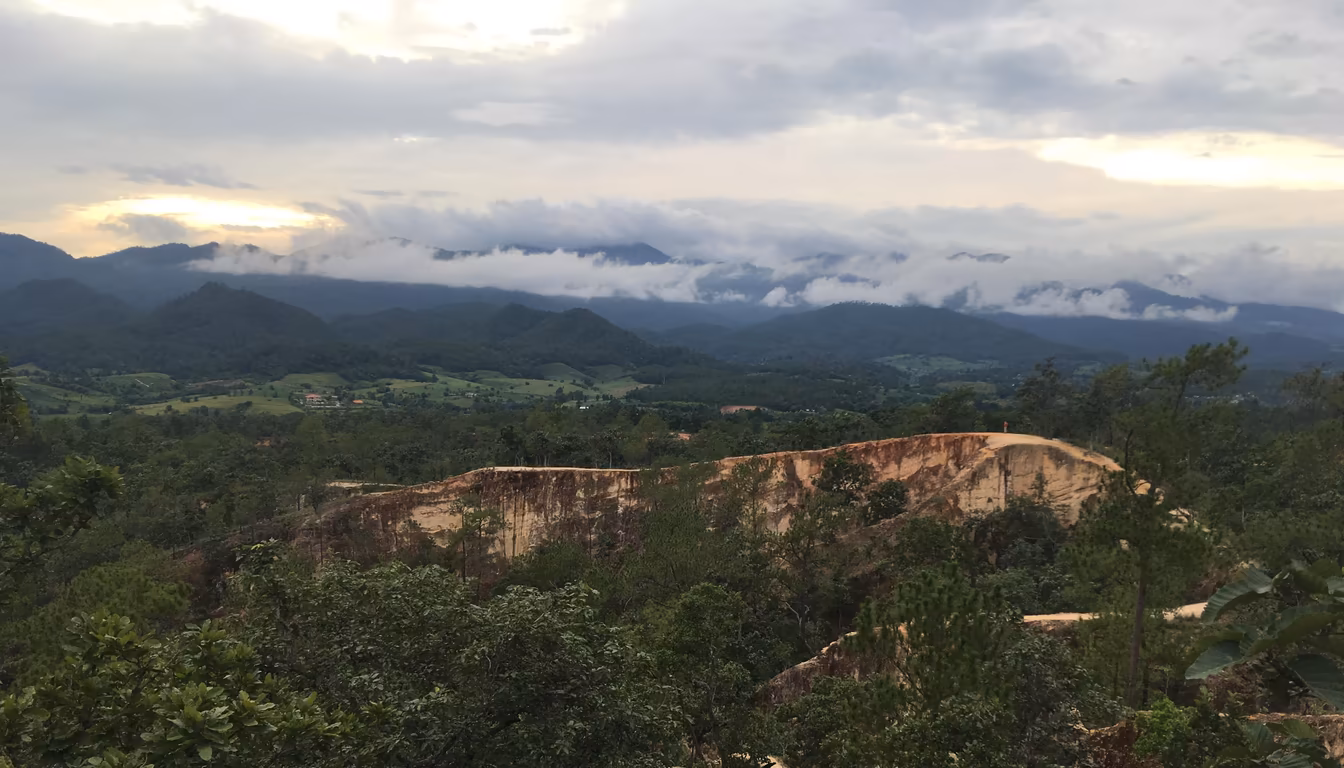 Narrow eroded ridges of Pai Canyon on a clear December day, ideal for Pai in December trips