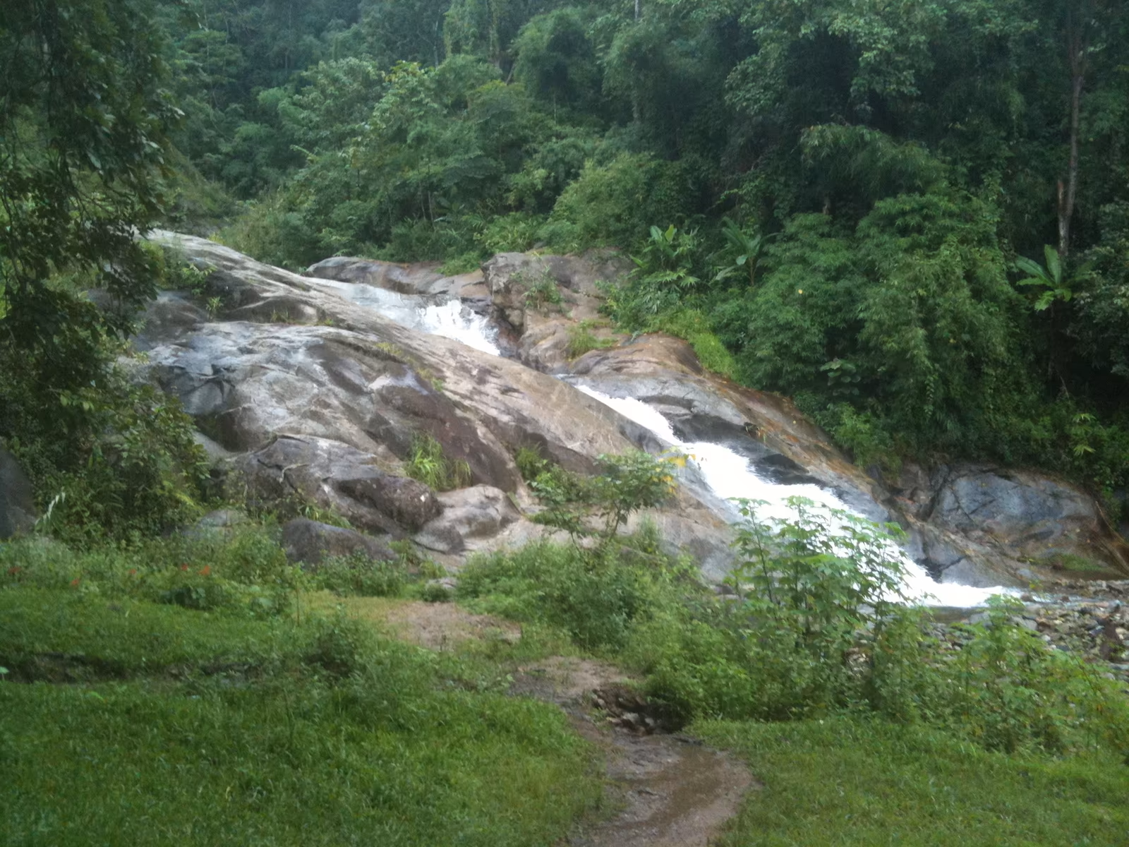 Mo Paeng Waterfall rock slides and pools, one of the best Pai waterfalls for swimming