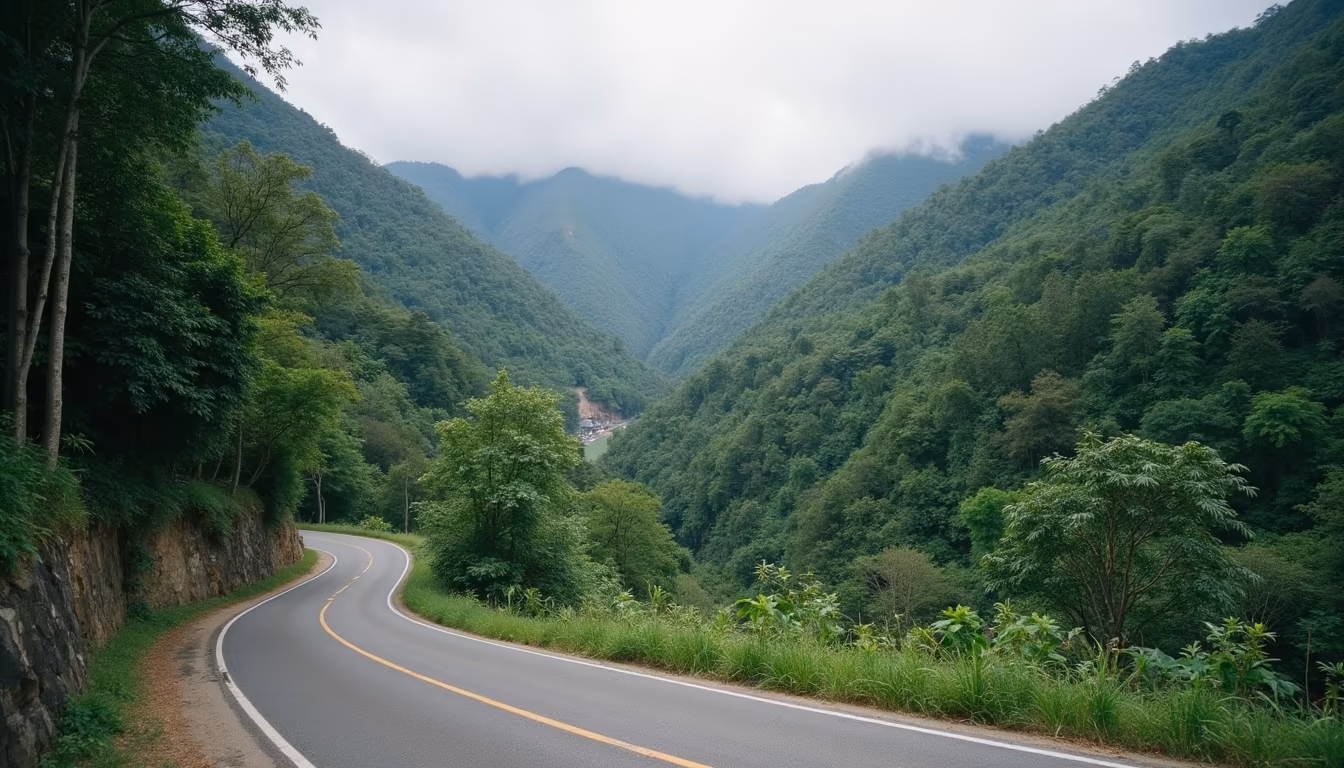 Hairpin curve on the 762-bend road to Pai climbing through green mountains in the spot (illustration)
