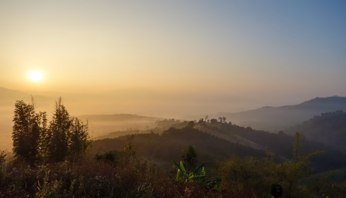 Yun Lai viewpoint at sunrise above Pai, a romantic Pai morning for couples