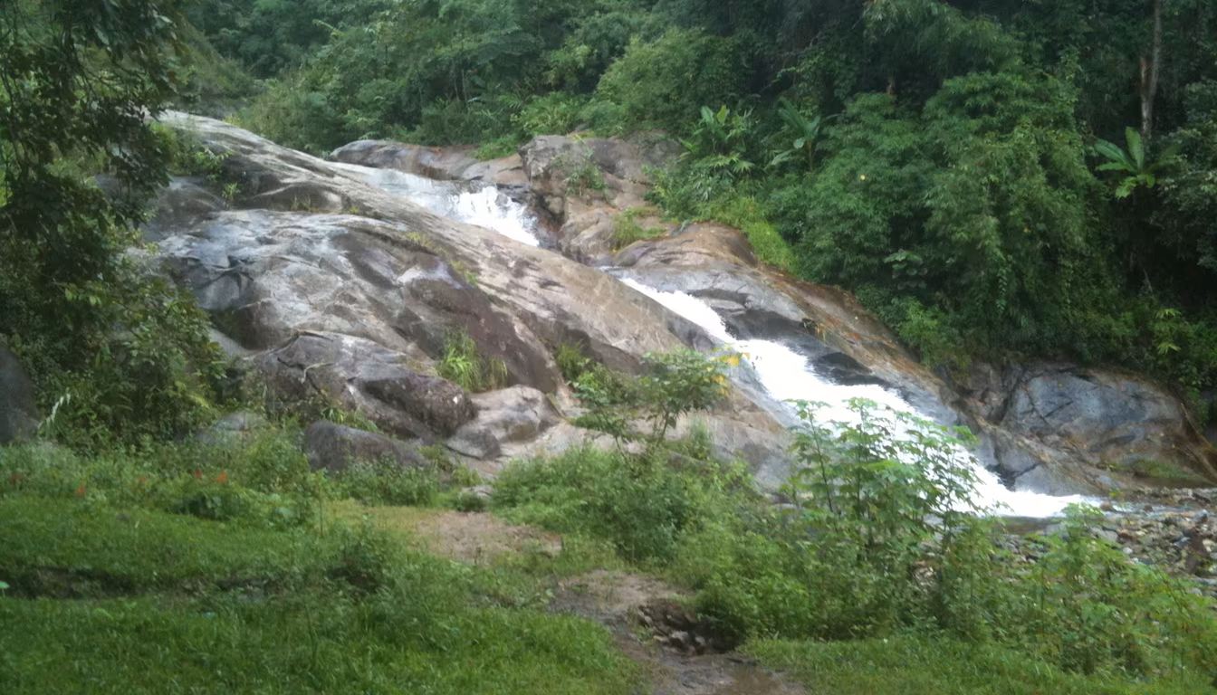 Mo Paeng Waterfall tiered rock and pool, one of the main waterfalls near Pai